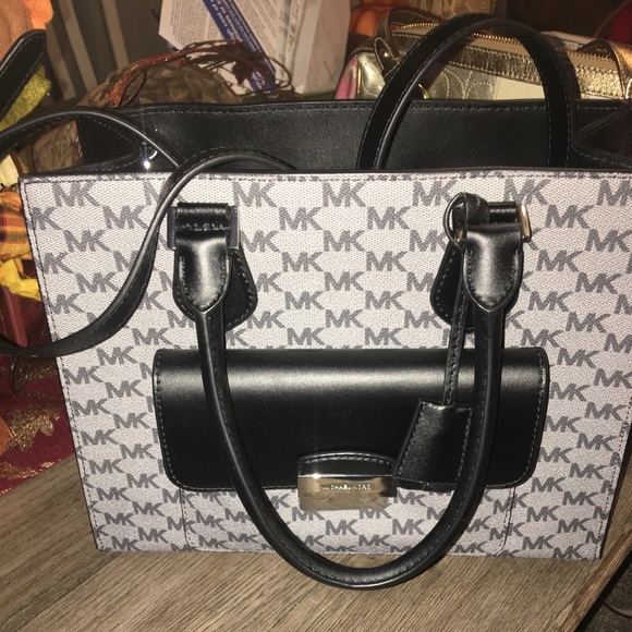 Mk purse - Picture 2 of 2